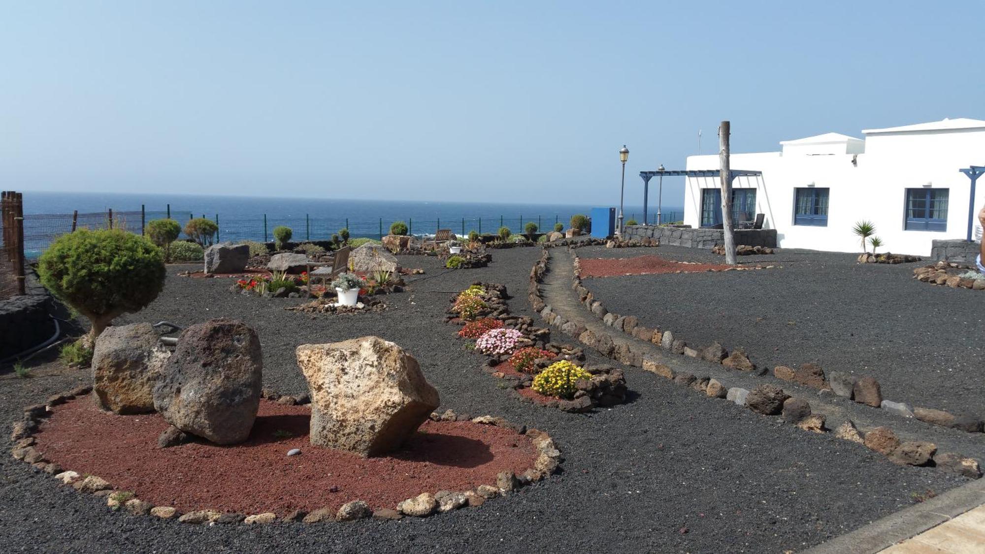 Vik Coral Beach Hotel Playa Blanca  Exterior photo