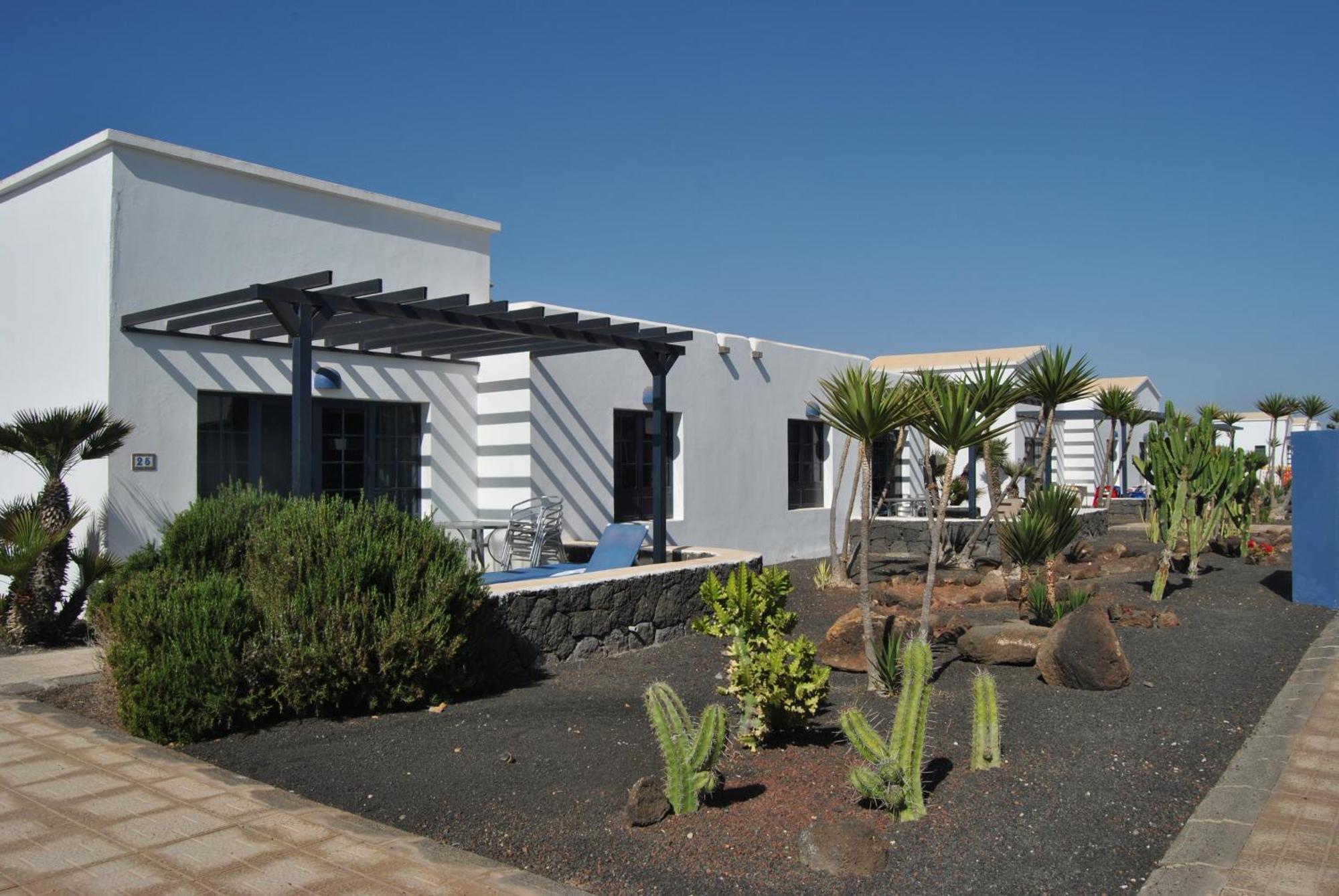 Vik Coral Beach Hotel Playa Blanca  Exterior photo