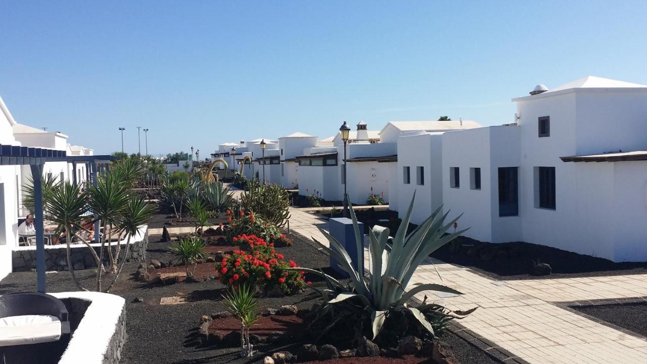 Vik Coral Beach Hotel Playa Blanca  Exterior photo