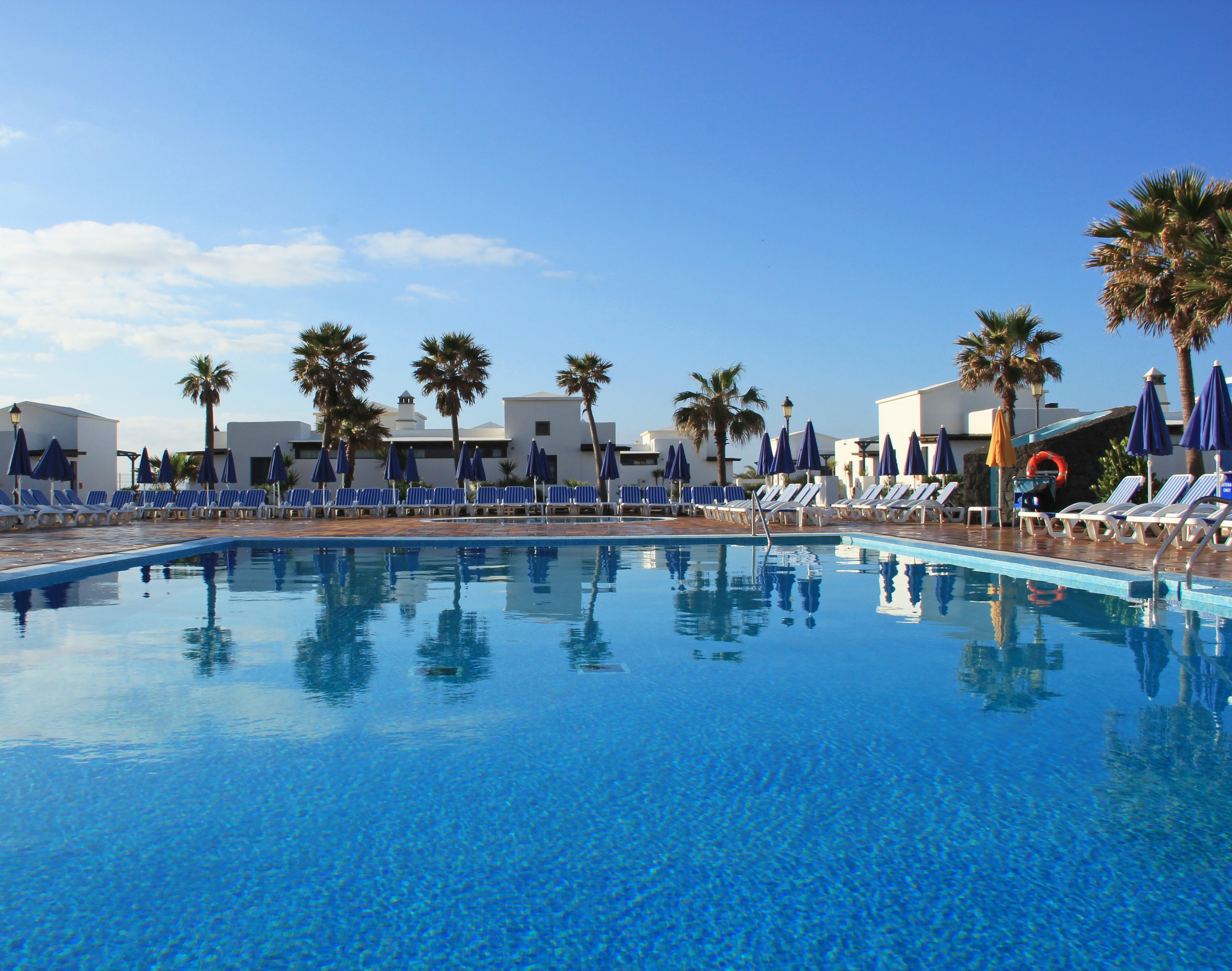 Vik Coral Beach Hotel Playa Blanca  Exterior photo