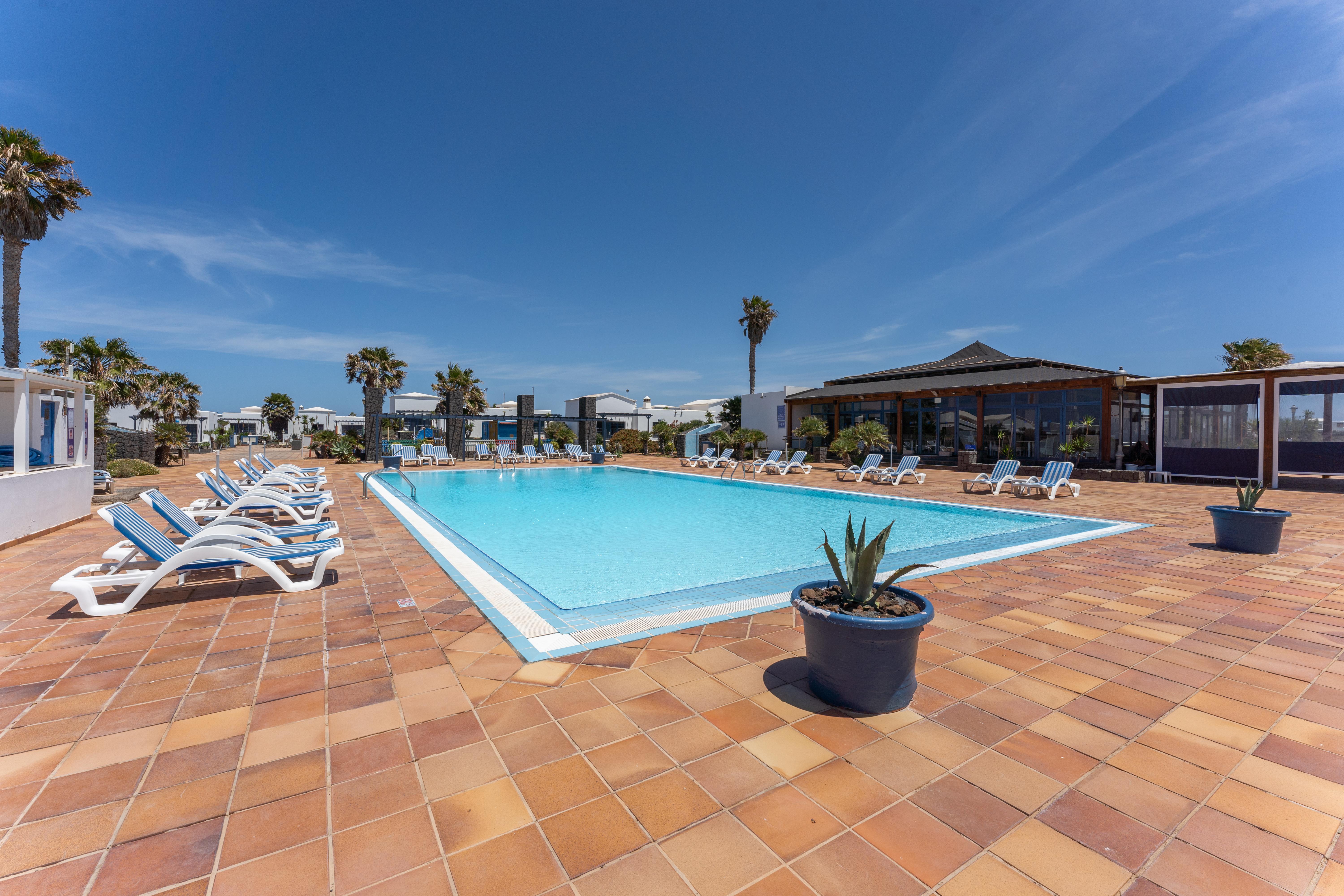 Vik Coral Beach Hotel Playa Blanca  Exterior photo